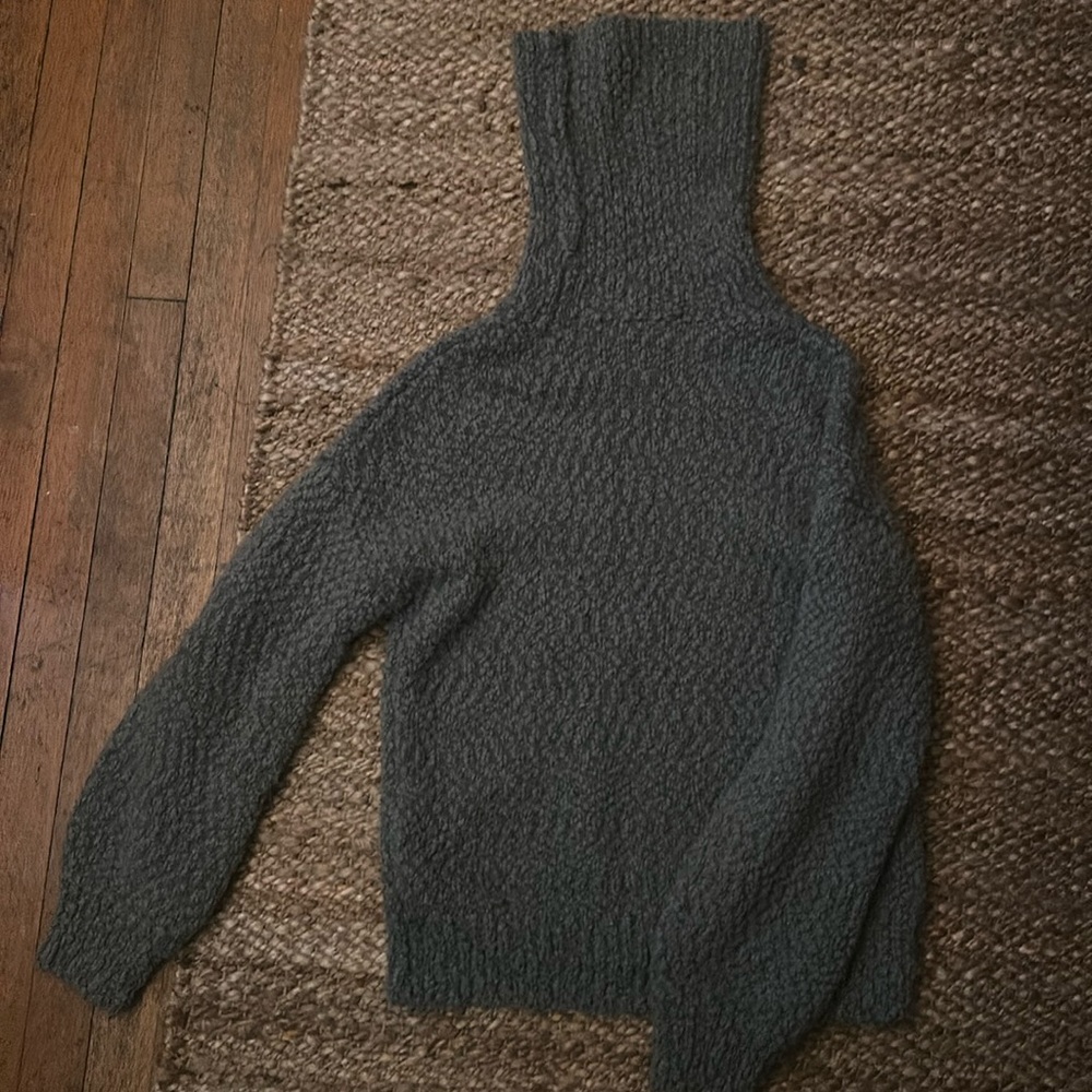 Color green, turtle neck sweater, could be casual or for christmas, barely worn